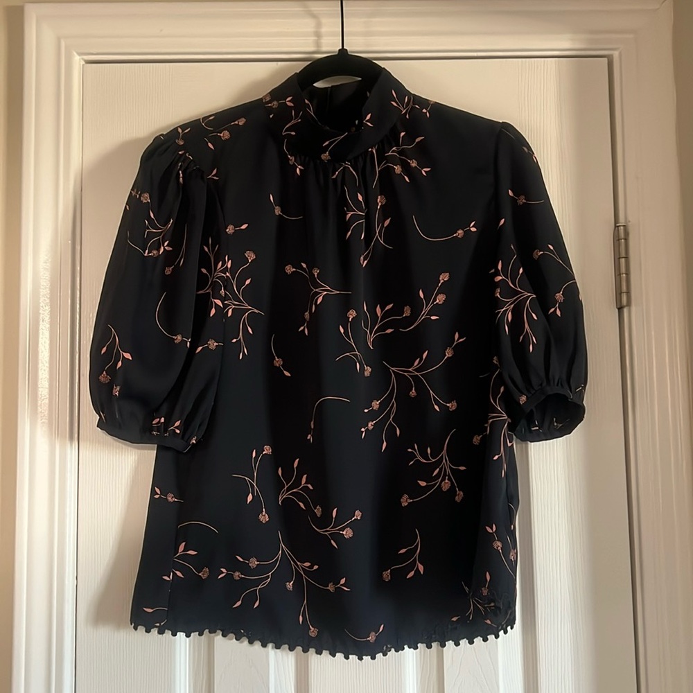 Beautiful joie blouse, navy and blush two button closure in back